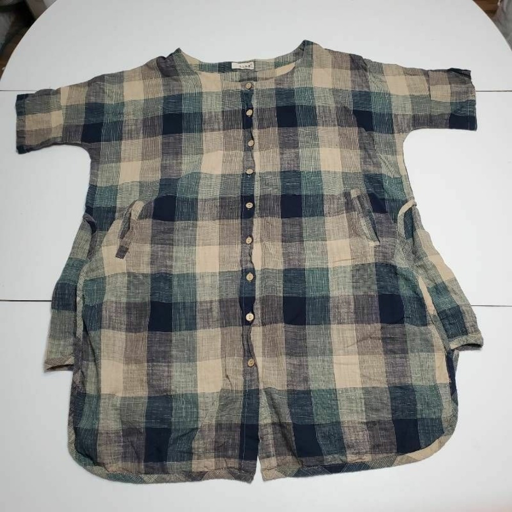 Master Record Margin Womens Button Down Shirt Beige Short Sleeve Crew Neck M